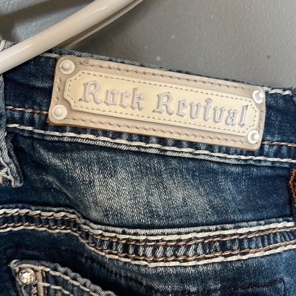 Rock Revival easy crop jeans size 30, great shape, stretchy jean material - Picture 4 of 8